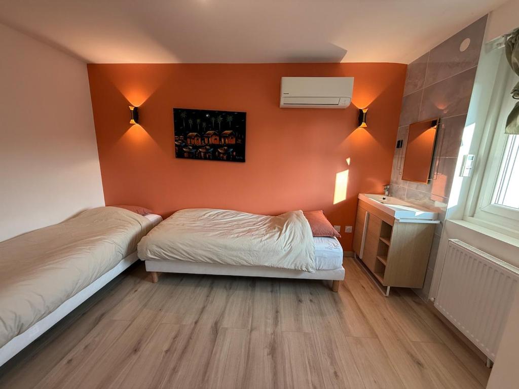 Central Grenoble Lovely House - 2