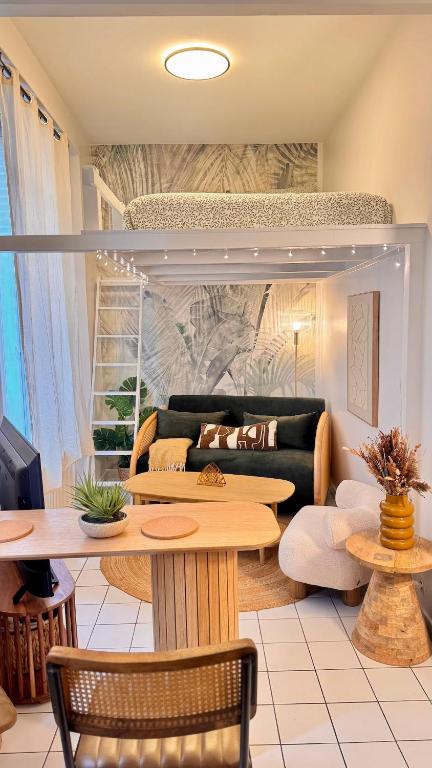 Studio in Paris perfect for a couple or for work - 1