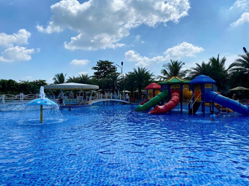 Swimming pool
