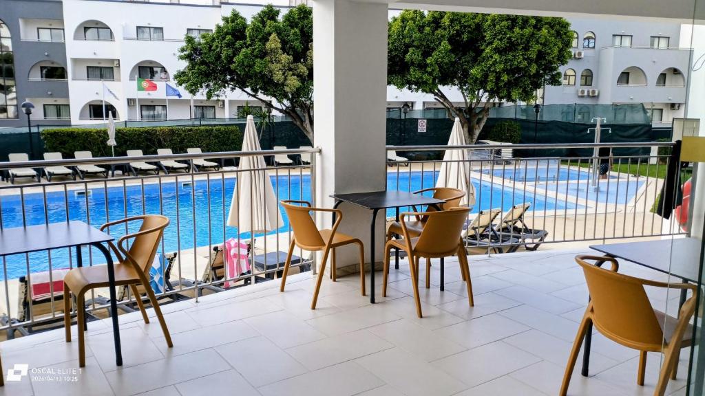 Emeralds Albufeira by DK Stays — Swimming pool in Albufeira, Faro