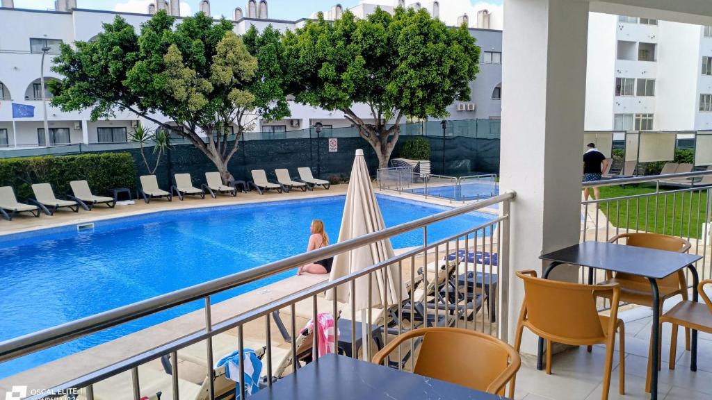 Emeralds Albufeira by DK Stays — Swimming pool in Albufeira, Faro