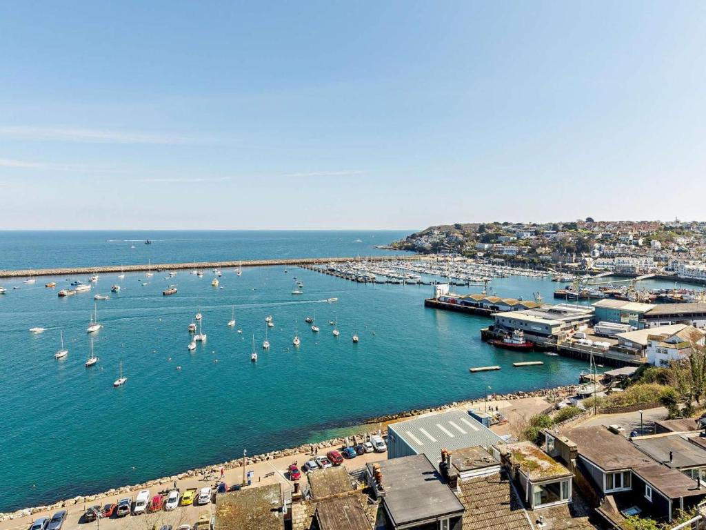 1-bedroom Brixham apartment - pet-friendly upper-floor self-catering
