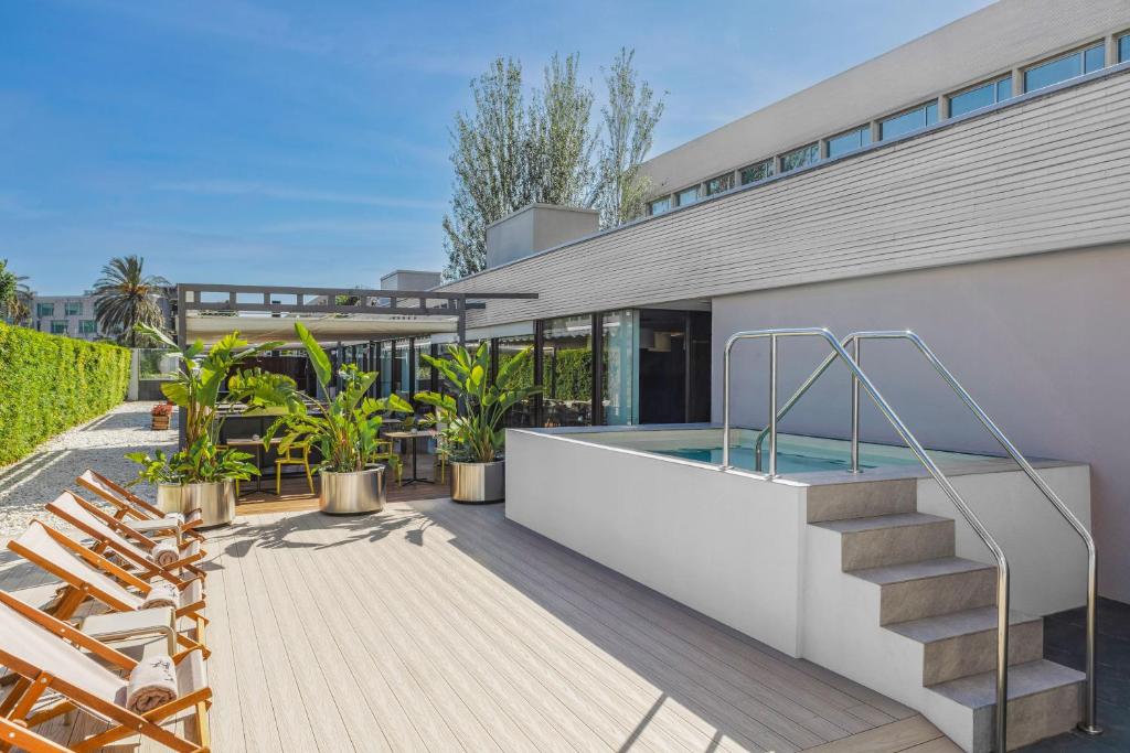 インサイド バイ メリア バルセロナ アエロプエルト (INNSiDE by Meliá Barcelona Aeropuerto) 外観