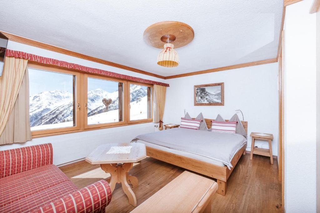 Alpenhotel zur Wildi Lauchernalp - 3