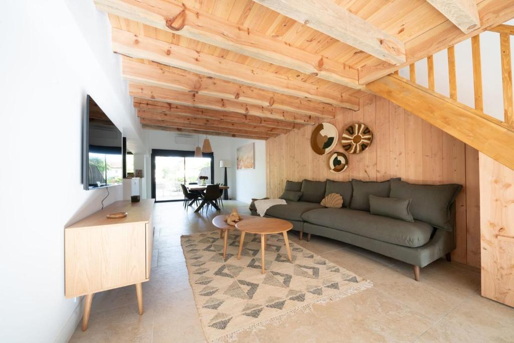 Villa with Spa and Private Canal Access - 4