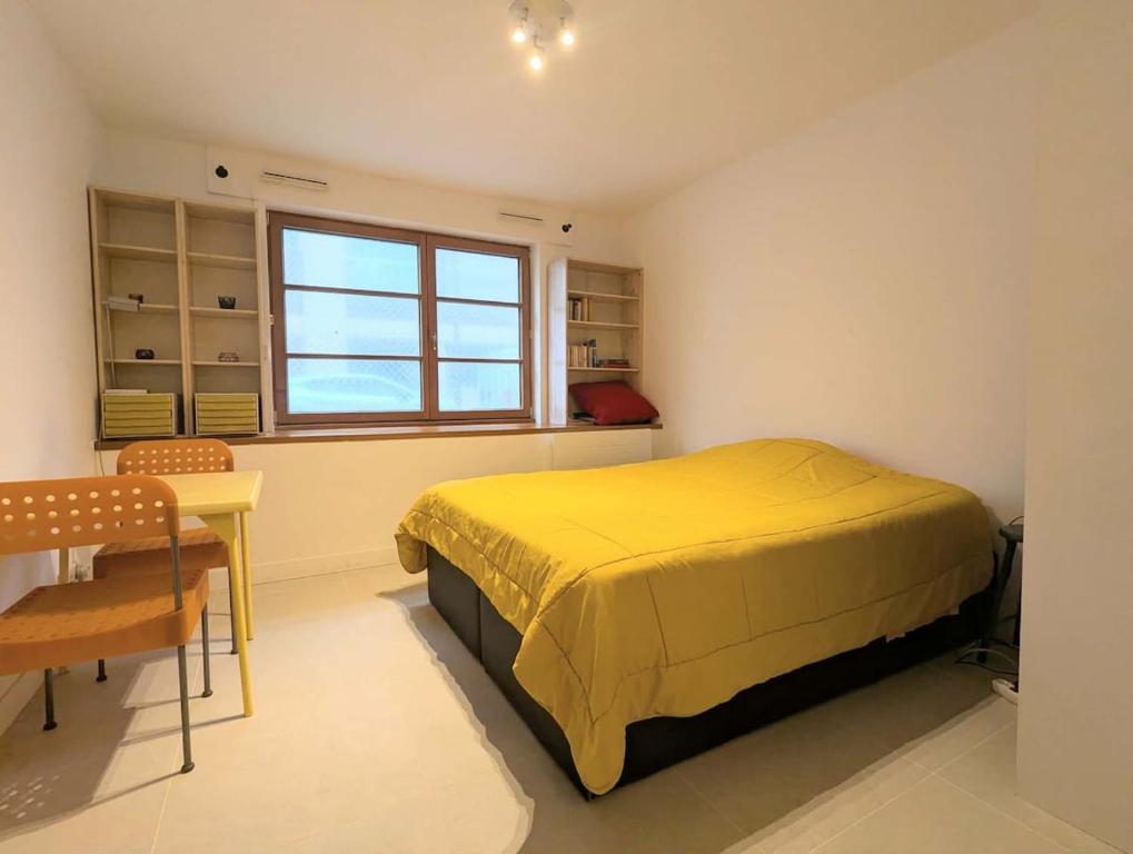 Studio centre de Paris 11 - 1