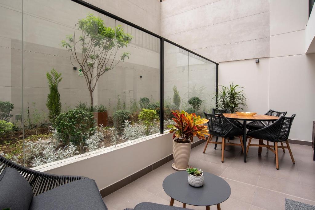 New 1st Fl Executive Patio Pad - 4