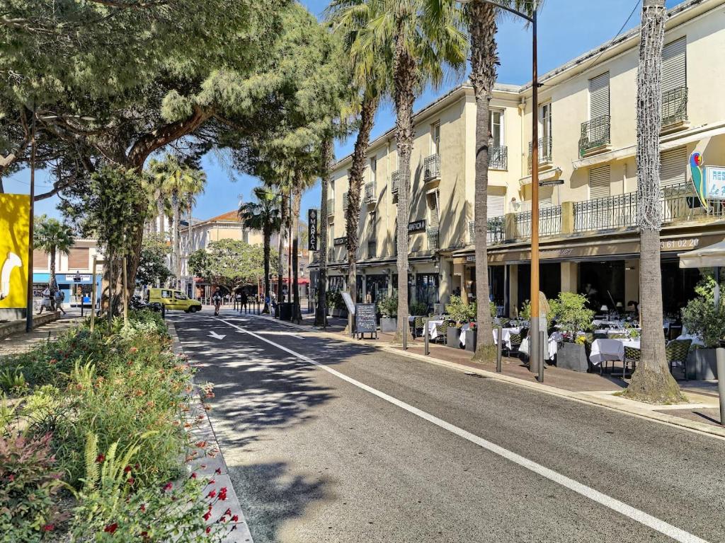 Au coeur de Juan-les-Pins, Magnifique Appartement, Clim, 30m de la Plage - 4