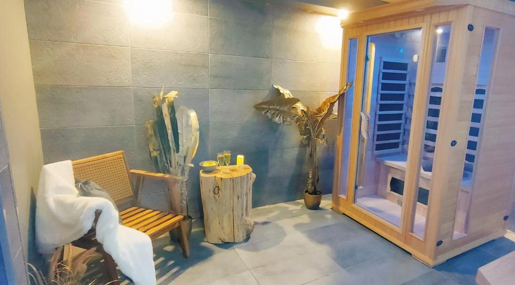 Cocon Romantique Sauna, Balnéo & Mer à 100m - 4