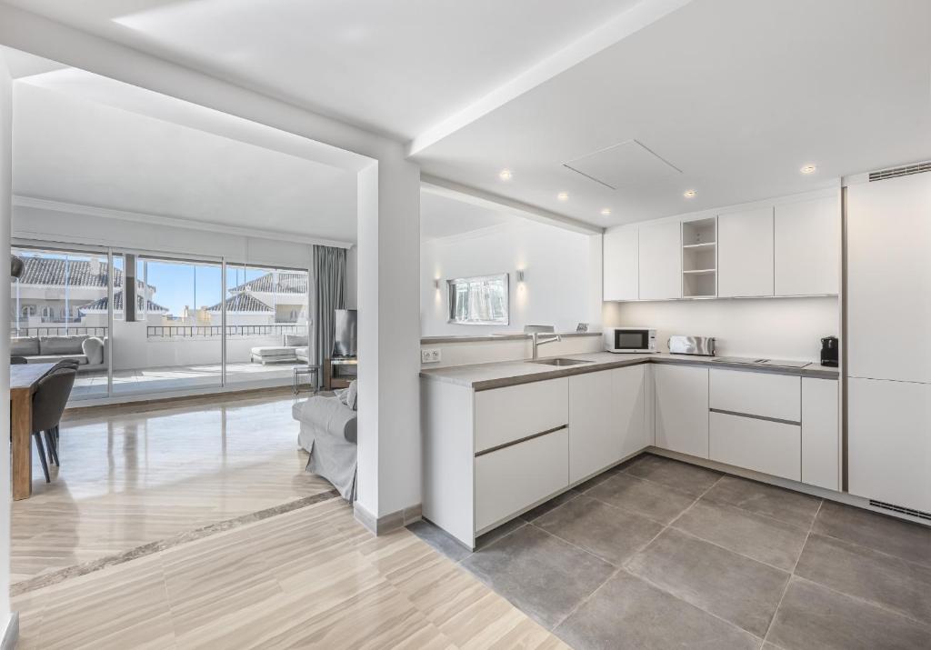 Amazing 4Br Apart. Parking, Pool, Close to the Sea - 3