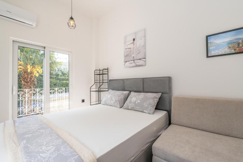 Charm Corner Kotor - 3