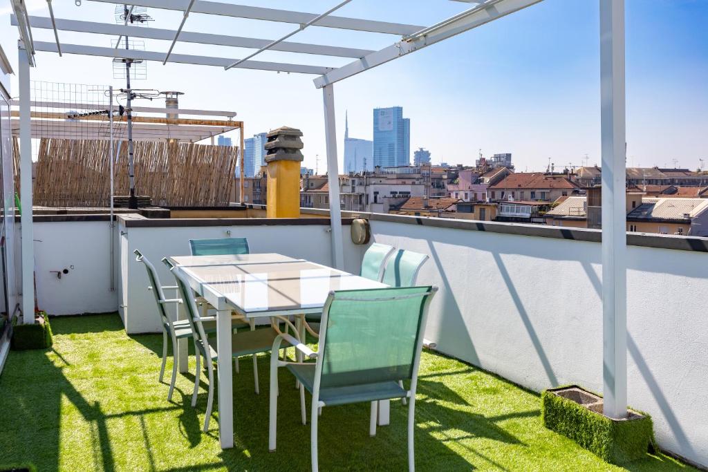 Modern Loft with Private Rooftop near Milano Centrale - 4