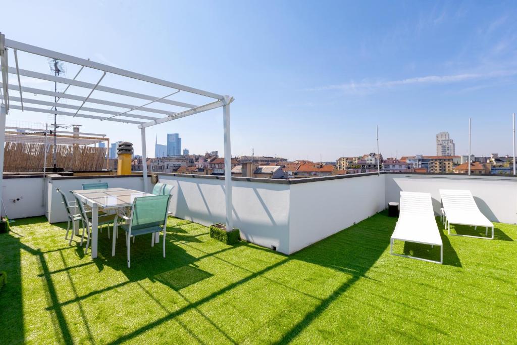 Modern Loft with Private Rooftop near Milano Centrale - 1