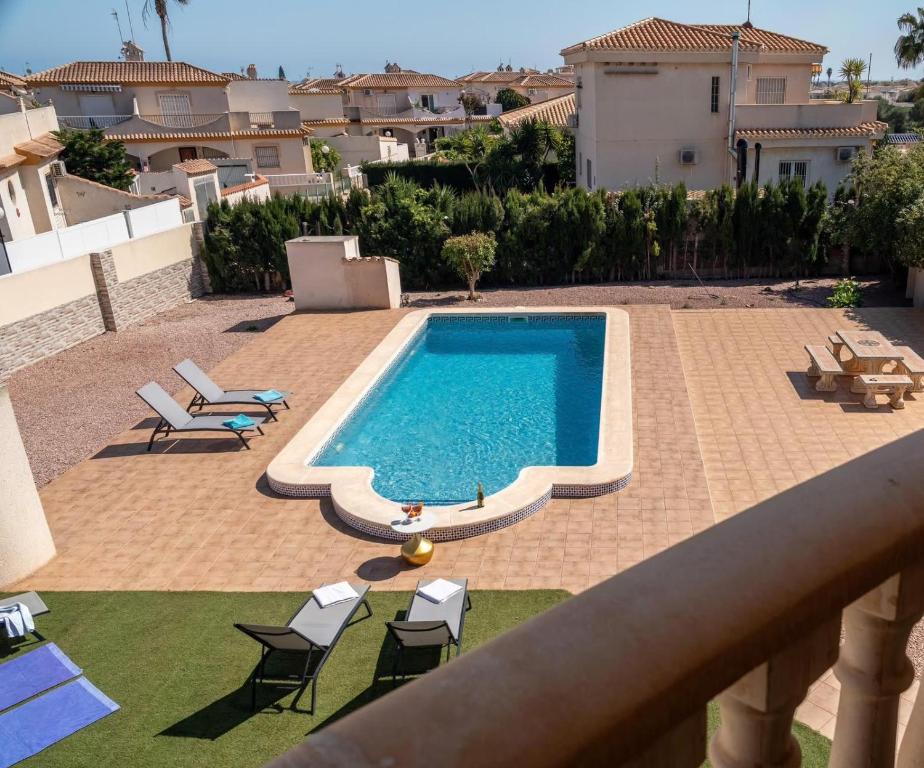 Luxury house with garden and private pool - 2