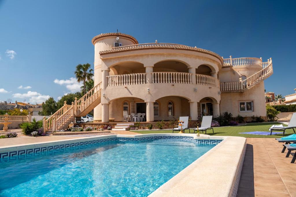 Luxury house with garden and private pool - 1