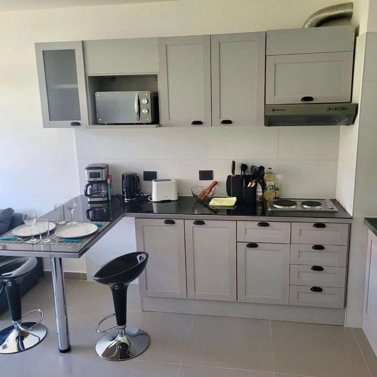 Spacious Modern 1BR Walk to Costanera Center - 4