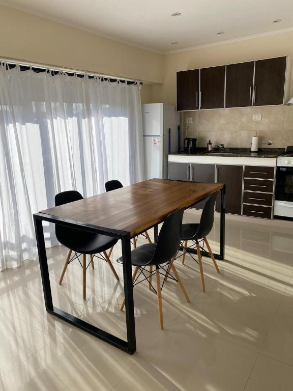 Alberti 854- departamento céntrico con cochera y balcón - 5