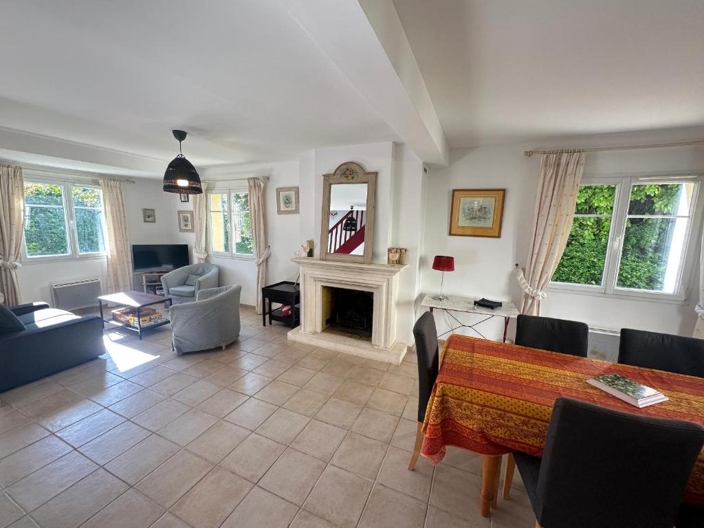 Grande Villa avec Jardin, Proche Plage et Centre de Villers-sur-Mer - FR-1-487-310 - 1