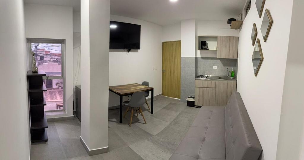 Diplastic House - 1