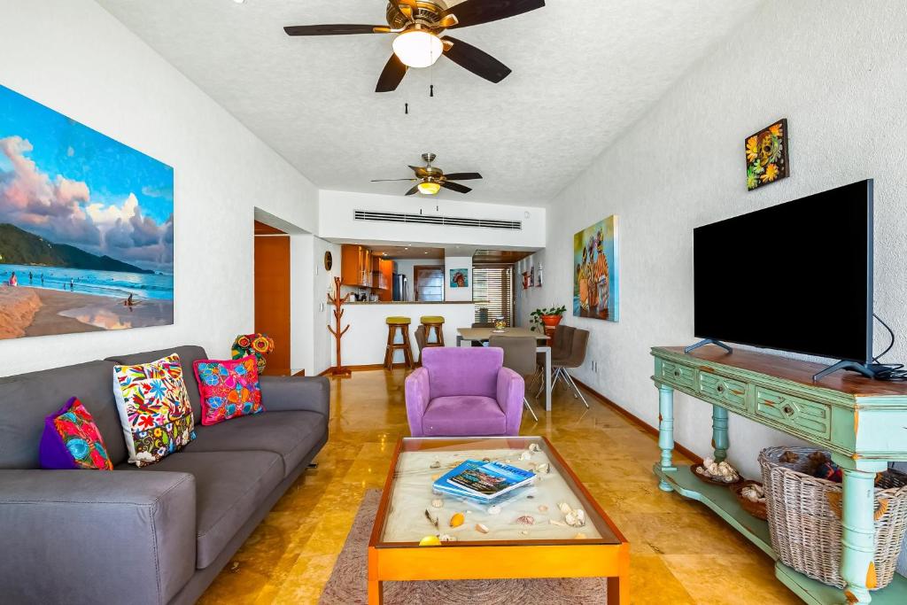 Beachfront 4th-floor condo with views, outdoor pool, balcony, W/D & central AC - 5