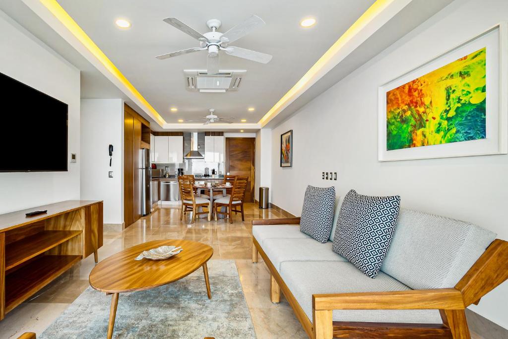 Oceanfront, 8th-floor condo with pool, pool spa & large balcony - 5