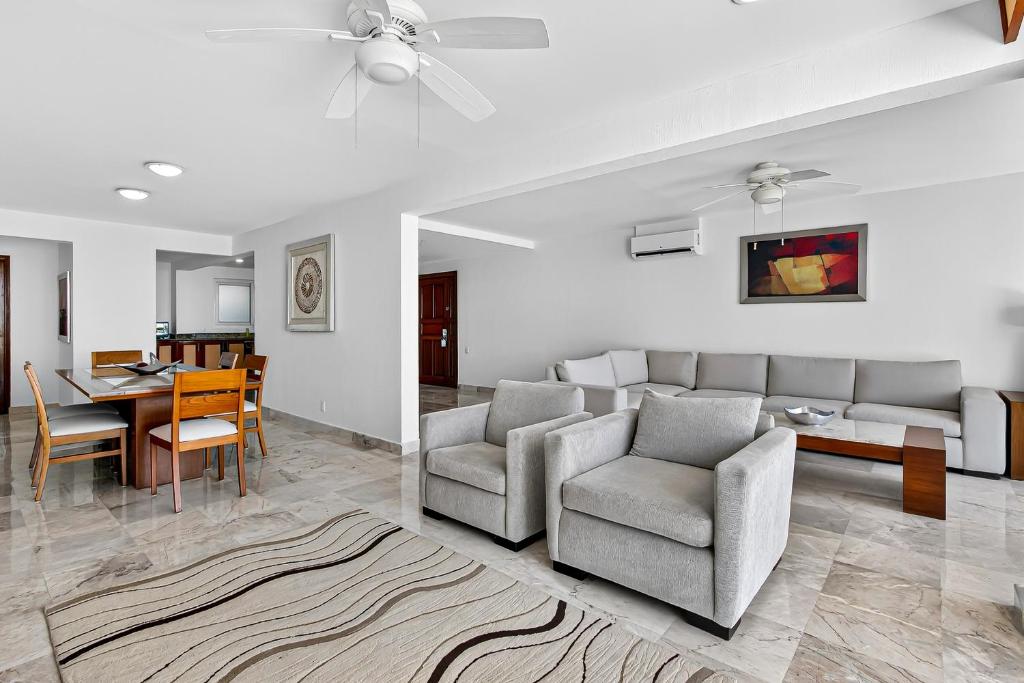 Stylish oceanview suite with infinity pool, full kitchen & bay-view terrace - 5