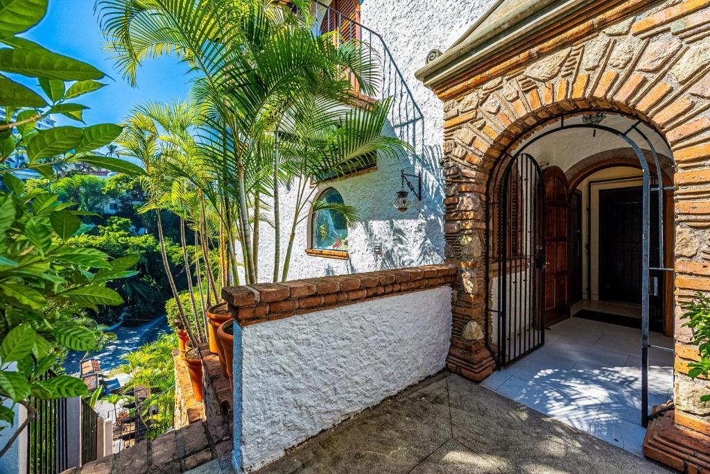 Charming condo featuring ocean views, pool & private terrace - 3