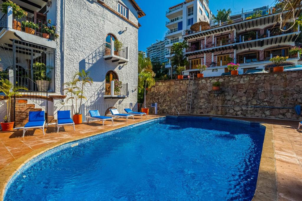 Charming condo featuring ocean views, pool & private terrace - 2