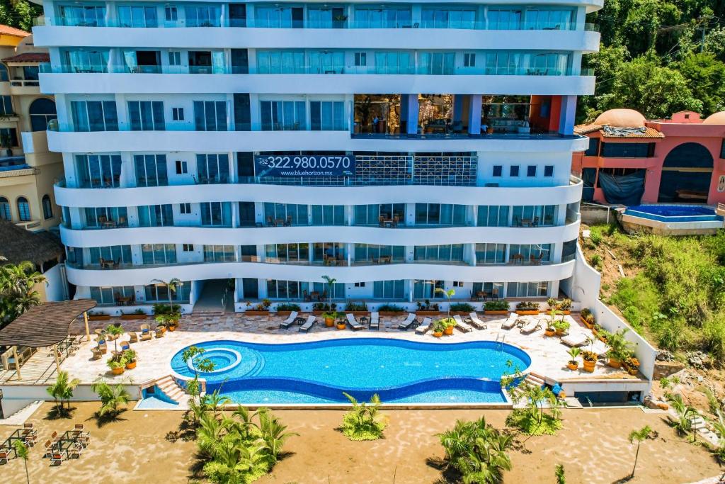 Oceanfront condo with rooftop infinity pool, panoramic views, balcony, gym, & AC - 4