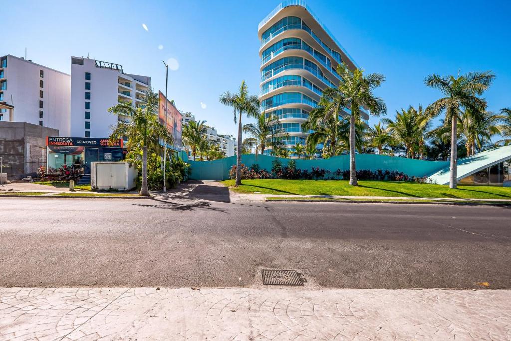 Golf-and-sea condo with panoramic ocean/mountain views, pool - 2