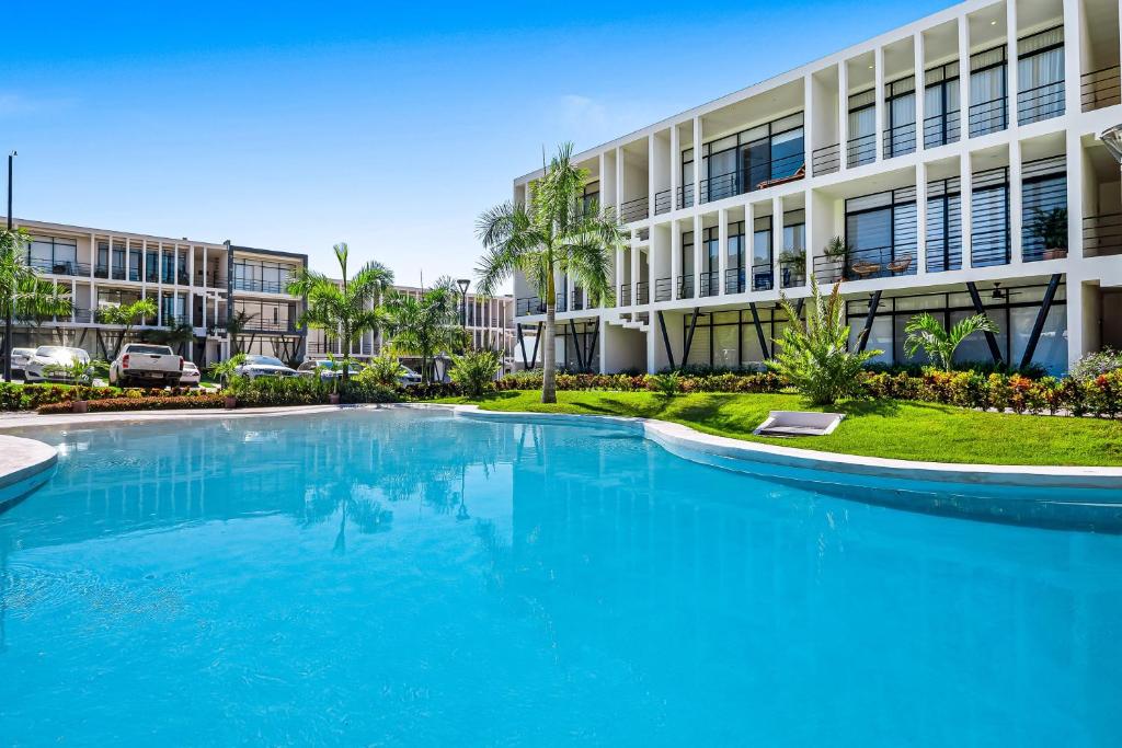 Serene gated retreat with pool & lush gardens – Your perfect couple getaway - 4