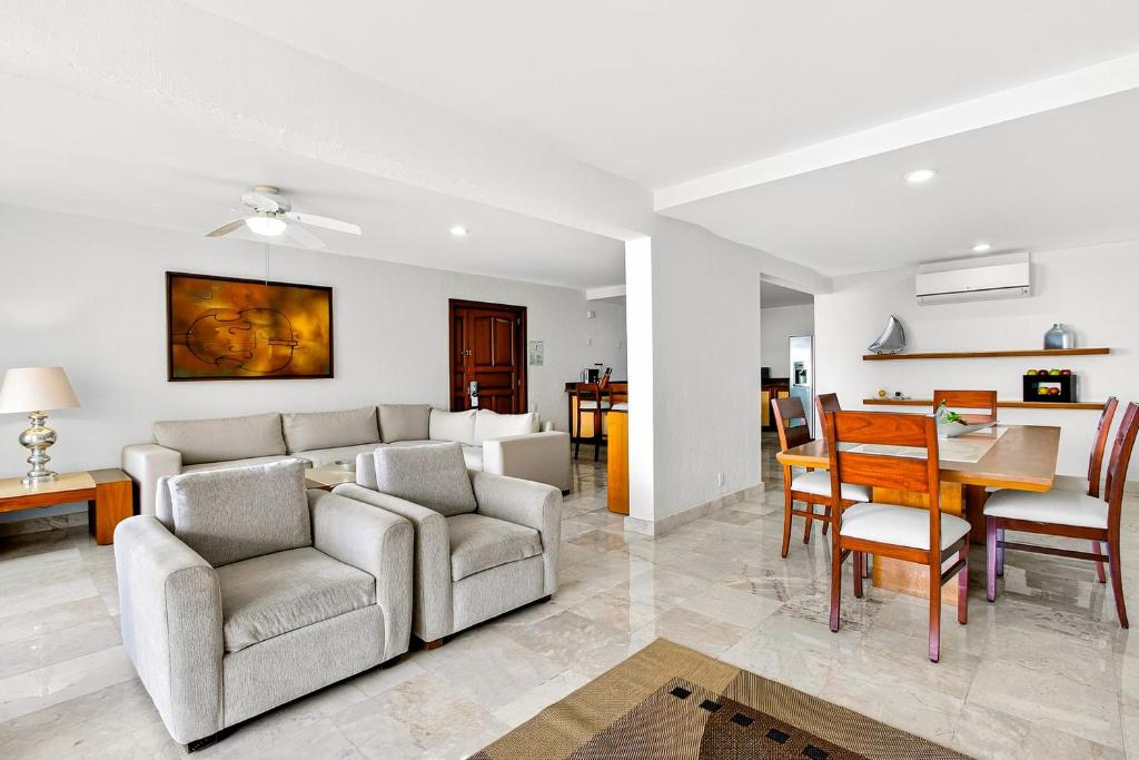 Elegant hillside villa with panoramic views, pool, hot tub & luxe interiors - 5