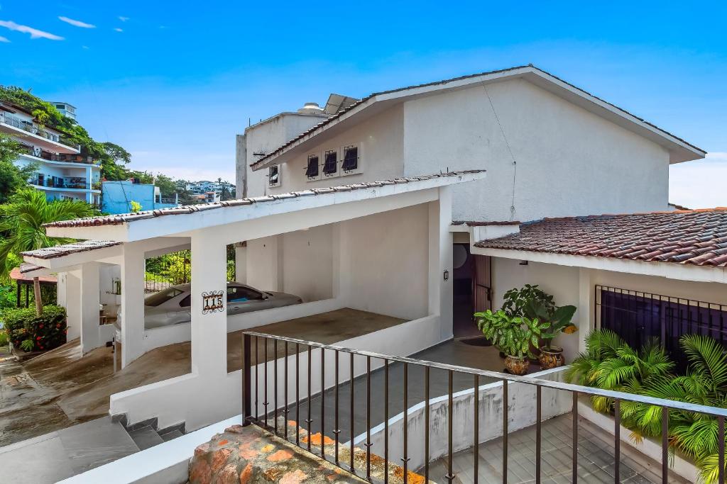 Bright ocean-view 2-story condo near beach with pool, balcony & full kitchen - 2