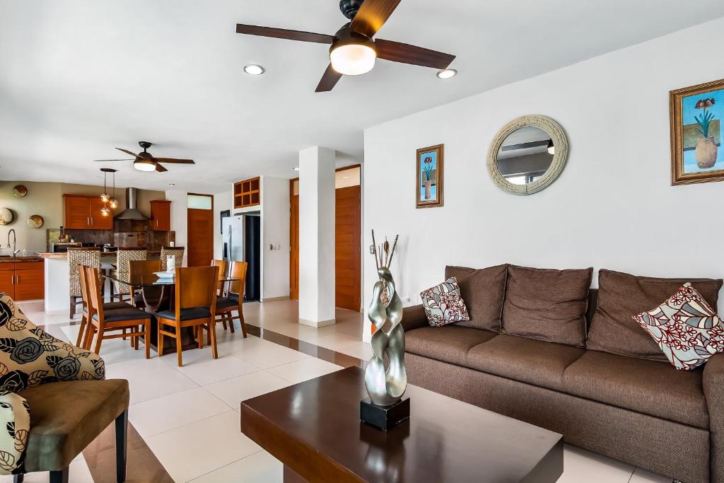 Mismaloya Beach condo with ocean views, on-site pool, grill, & private balcony - 5