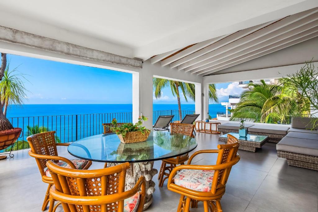 Bright ocean-view 2-story condo near beach with pool, balcony & full kitchen - 4