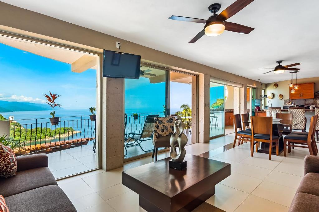 Mismaloya Beach condo with ocean views, on-site pool, grill, & private balcony - 4