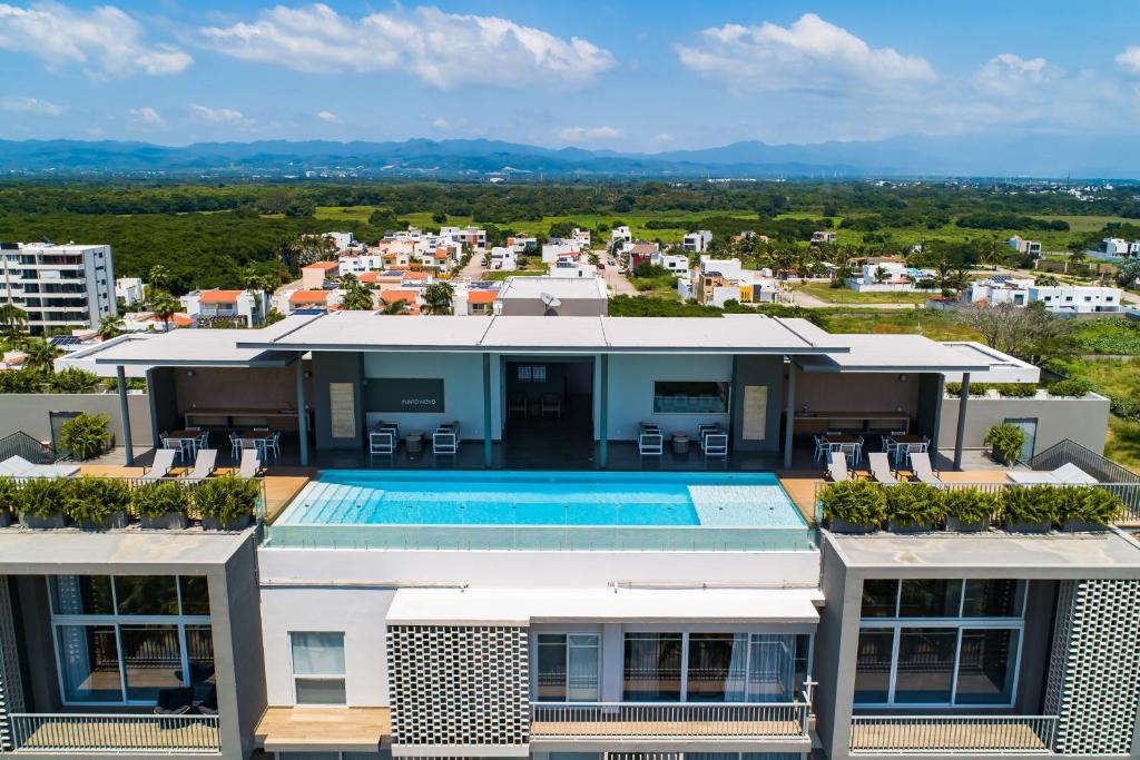 5th-floor apt near the ocean with infinity rooftop pool, balcony, washer/dryer - 2