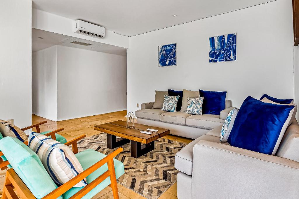 Spacious condo with near the beach with resort-style pool, inviting balcony - 5