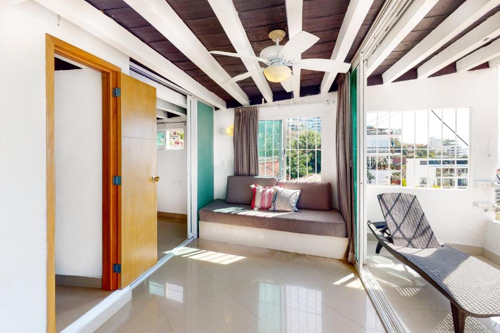 Modern & bright condo with ocean views & pool - walk to the beach - 3