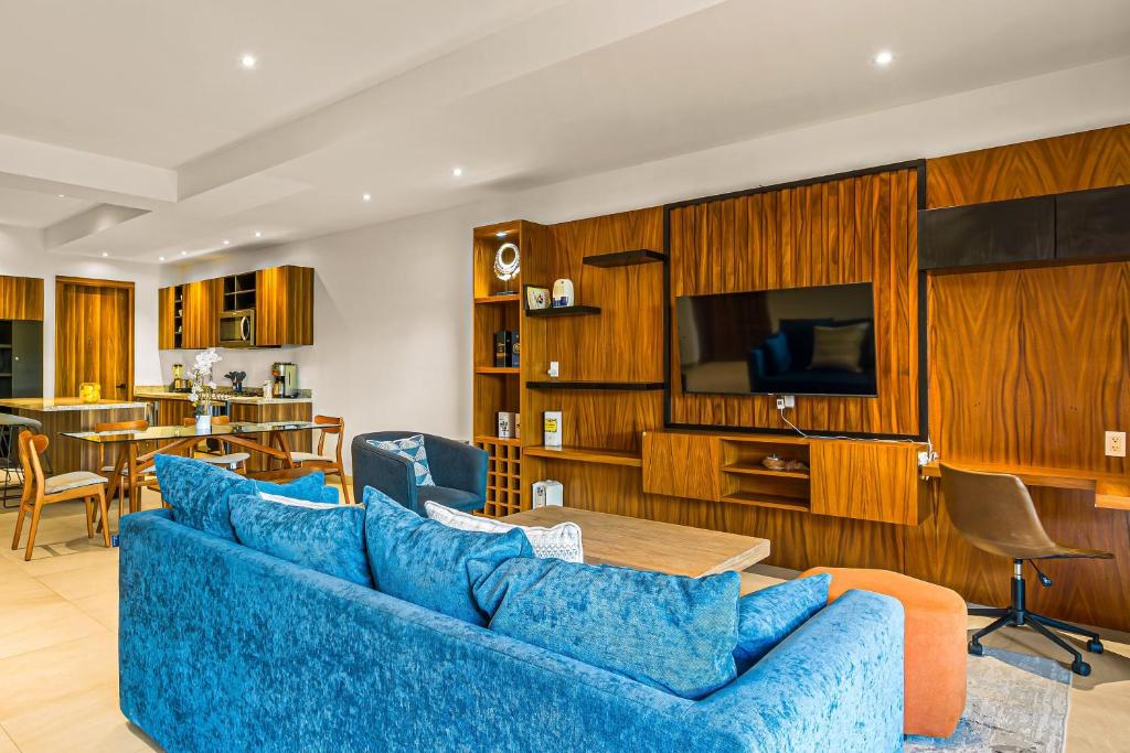 Peaceful modern condo with rooftop pool, washer-dryer and fitness room - 4
