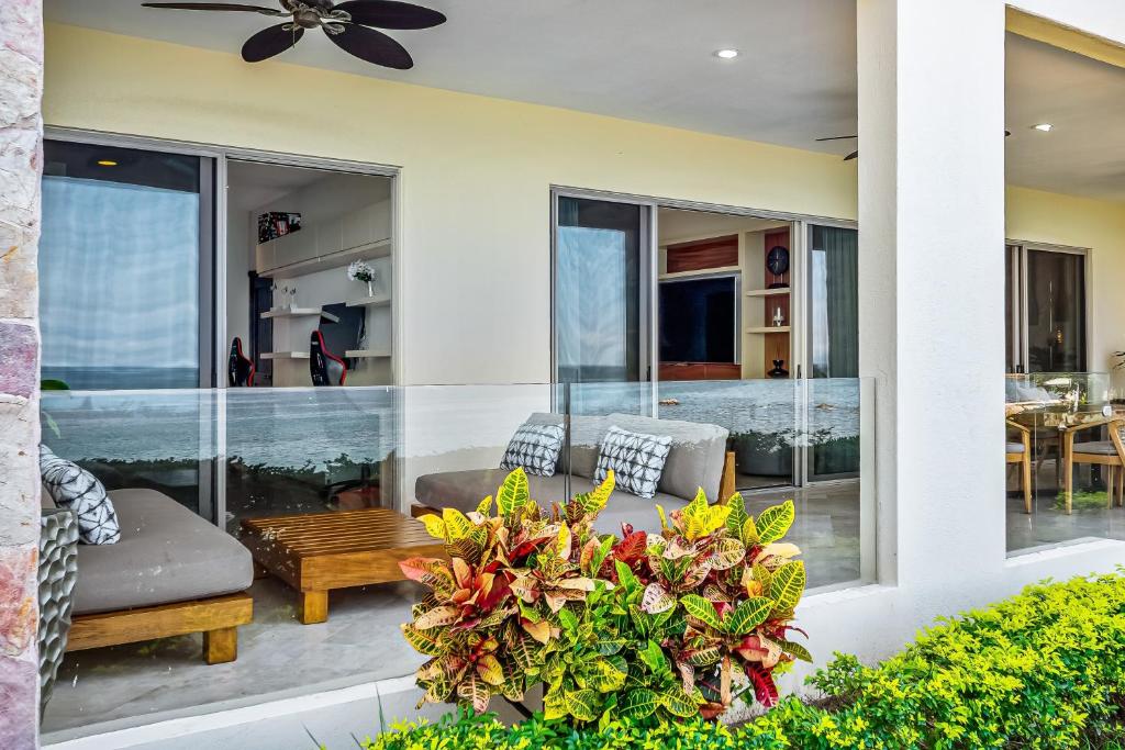 Cozy beachfront apartment with stunning ocean views and resort amenities - 3