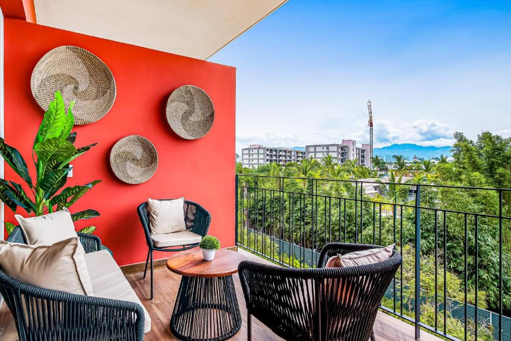 Mountain-view apartment near beach with balcony, rooftop pool, gym, & Ping-Pong - 2