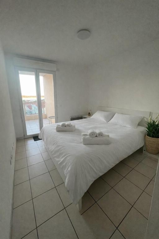 Parc Exflora with Parking, 2BR Apartment - 2