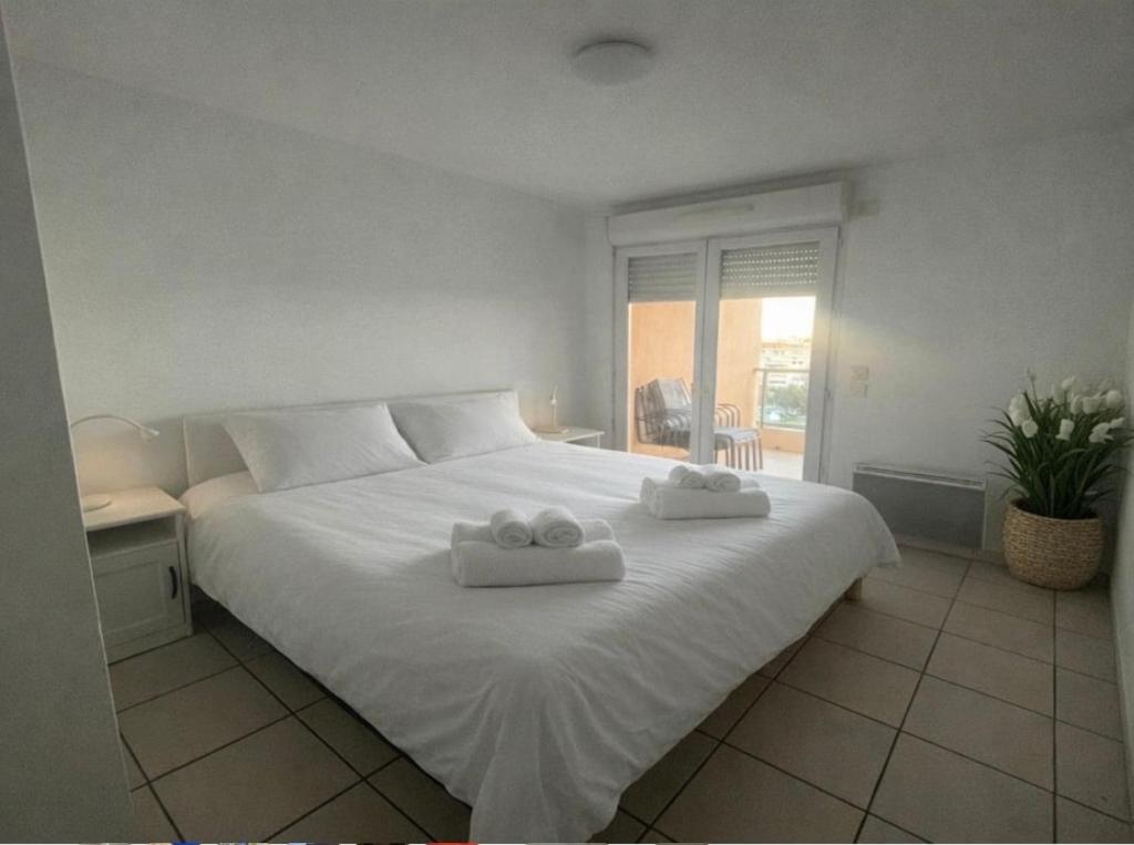Parc Exflora with Parking, 2BR Apartment - 3