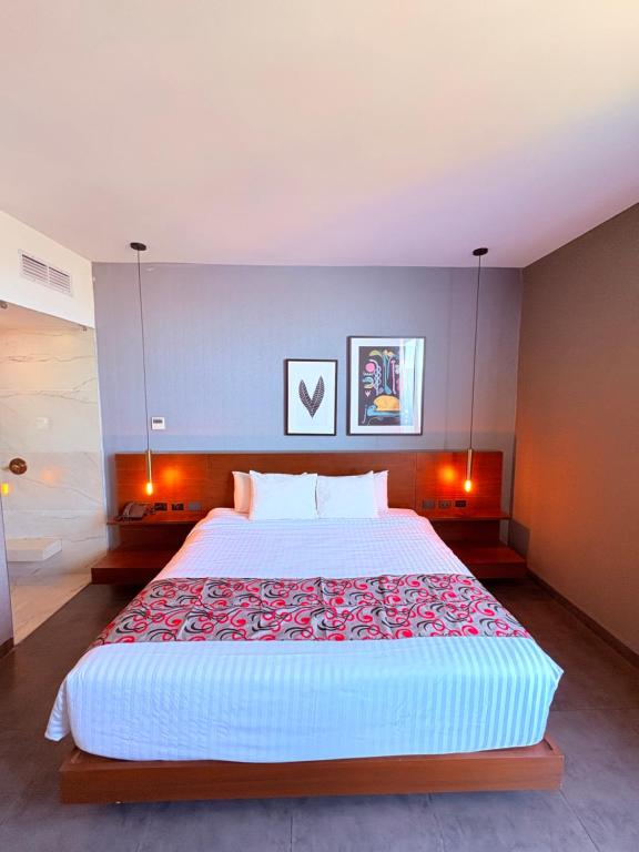 Queen Suite Oasis Just Minutes from the Beach - 5