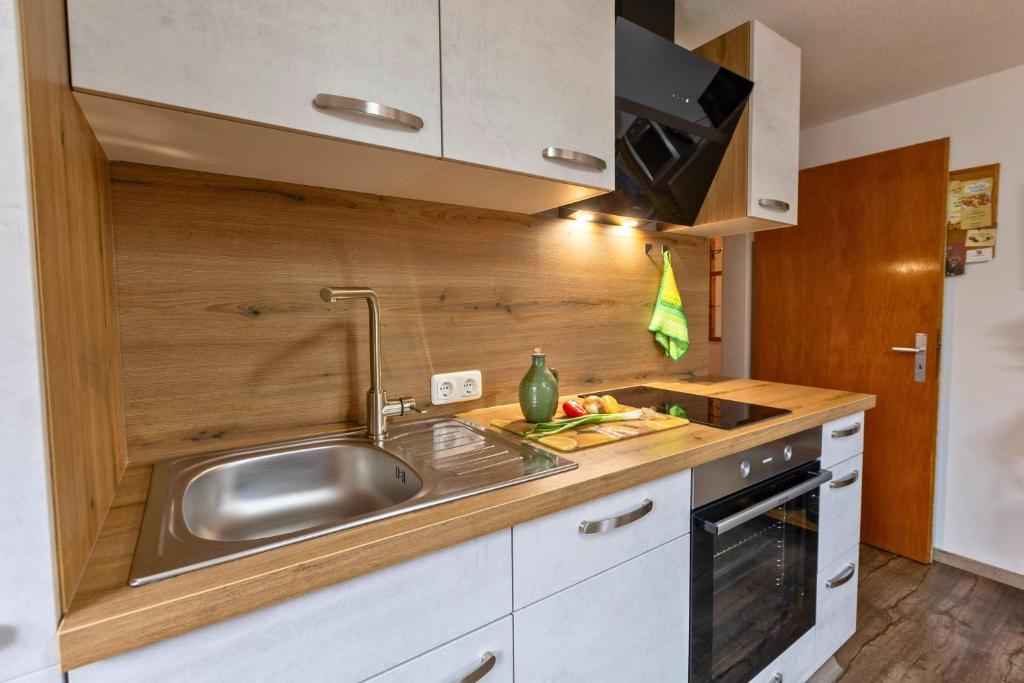 Haus Hindelang - 2 FeWos mit Zugspitzblick, inkl Königscard, gratis Parken & WLAN, Self Check-In, 5 Minuten ins Zentrum - 3