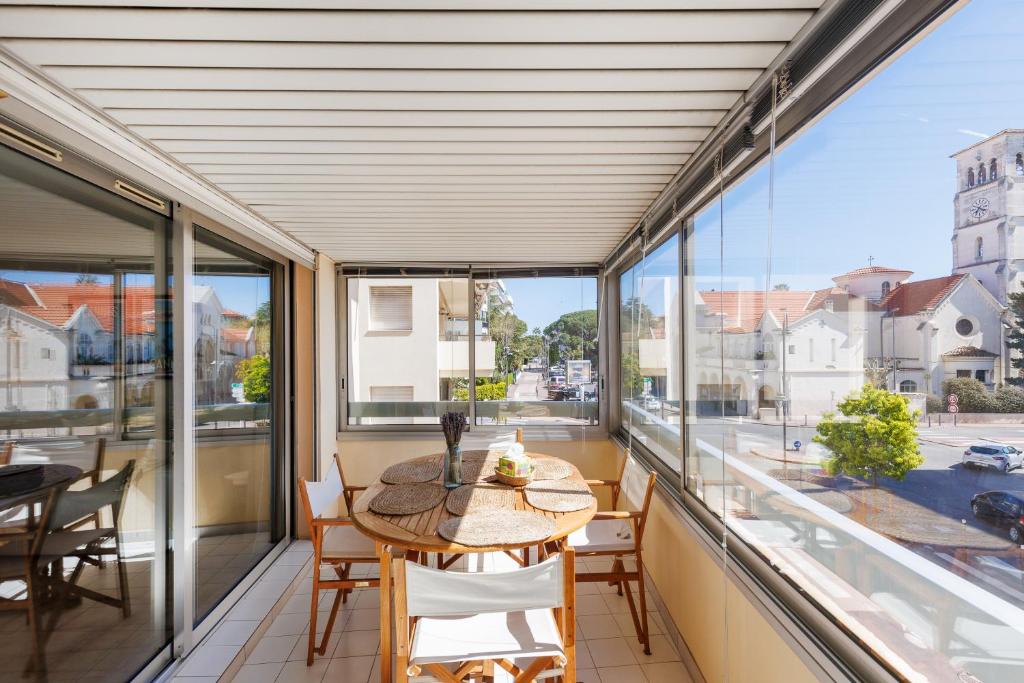 Upstays Elegant T2 with loggia - 3