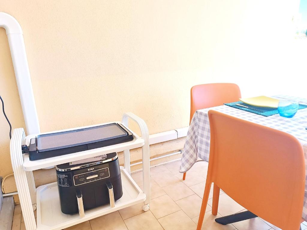 Parc Vélusine - T2 lumineux, 4 couchages, clim, terrasse, parking, 2 piscines&tennis - 5