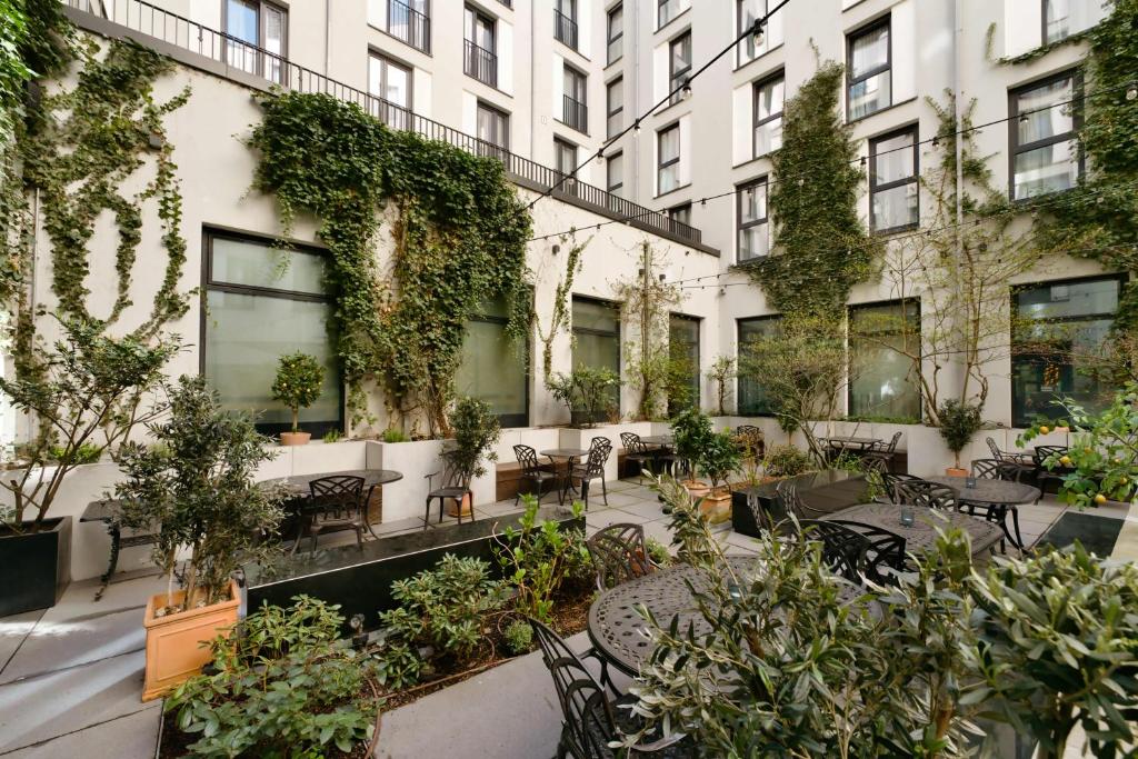 Hotel AMANO Grand Central — Restaurant & bars in Berlin, Berlin