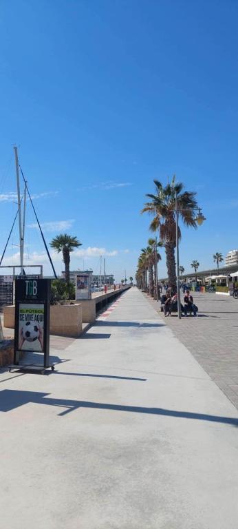 Heart of the city 4min walk to the beach, newly renovated - 4